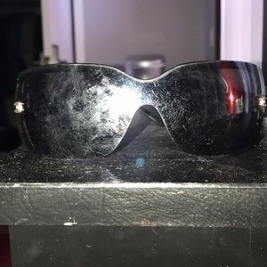 Very used CHANEL SUNGLASSES